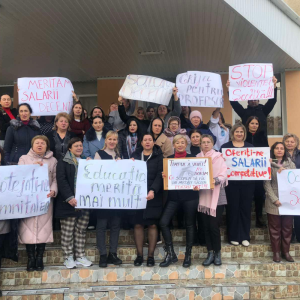 Solidari între noi!